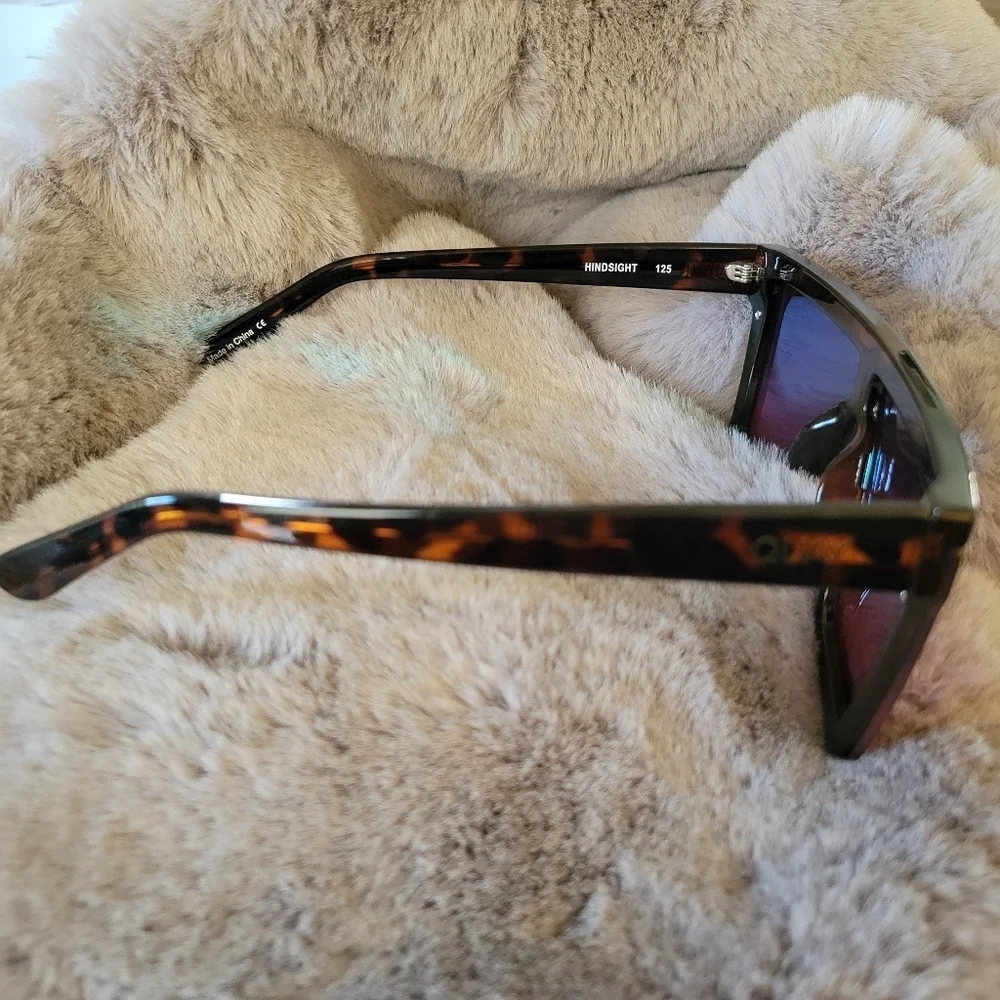 QUAY // ltd ed ashley graham collab tortoise frame black pink mirrored shields - Picture 8 of 16